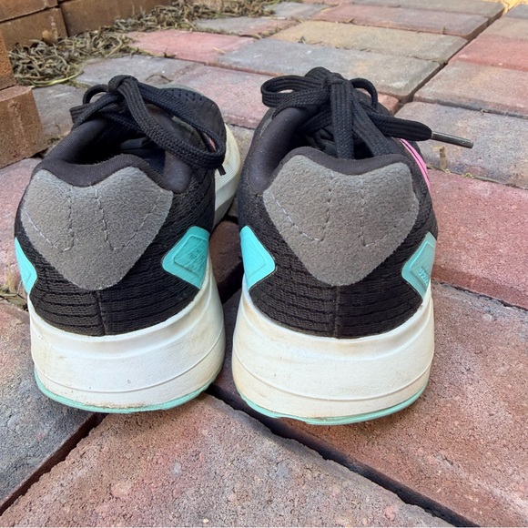 Adidas girls Black and Pink Running Shoes size 1 - Picture 2 of 6